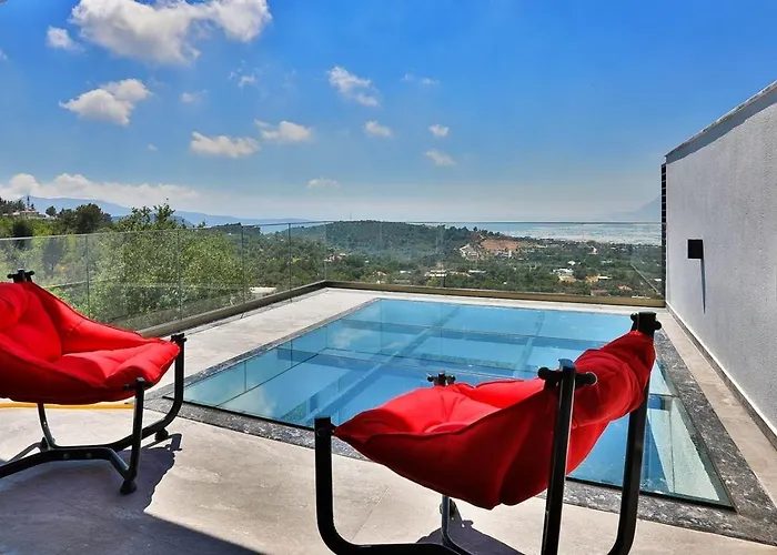 Uezuemlue 3 Bedroom Secluded With Private Pool Hot Tub Villa