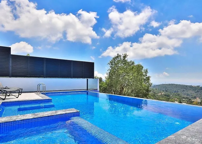 Villa Uezuemlue 3 Bedroom Secluded With Private Pool Hot Tub Kalkan