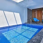 Uezuemlue 3 Bedroom Secluded With Private Pool Hot Tub Willa