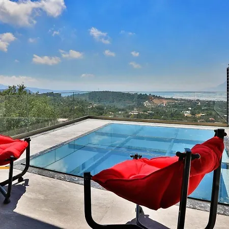 Uezuemlue 3 Bedroom Secluded With Private Pool Hot Tub Villa