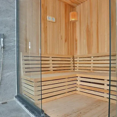 Villa Uezuemlue 3 Bedroom Secluded With Private Pool Hot Tub