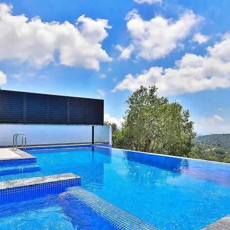 Villa Uezuemlue 3 Bedroom Secluded With Private Pool Hot Tub Kalkan