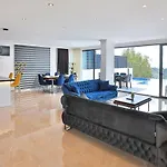Uezuemlue 3 Bedroom Secluded With Private Pool Hot Tub فيلة *
