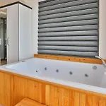 Uezuemlue 3 Bedroom Secluded With Private Pool Hot Tub * كالكان